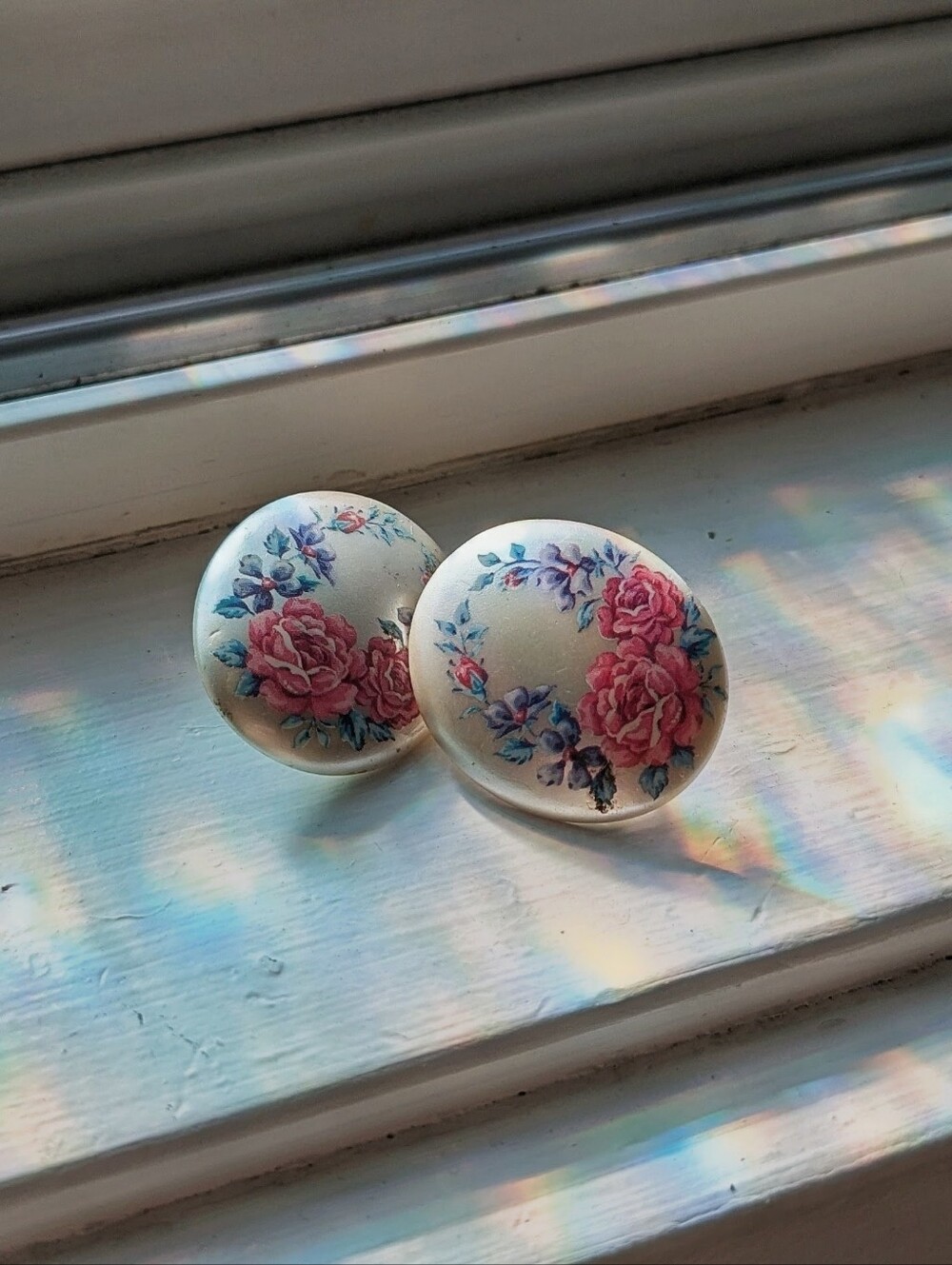 VINTAGE ⚜️ 80's floral transfer plastic clip on button earrings